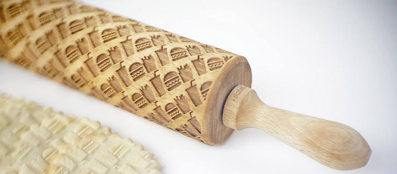Des rouleaux à pâtisserie gravés pour customiser vos biscuits