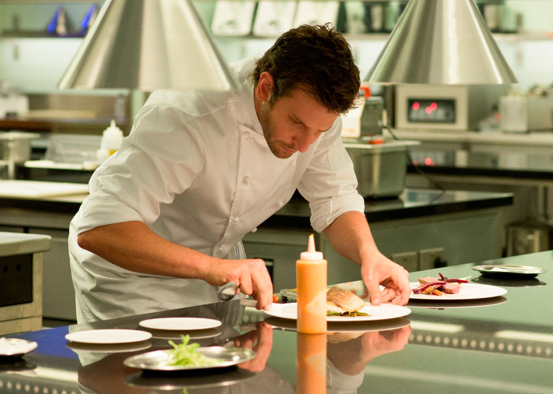 Bradley Cooper, un chef trois étoiles comparé à Dark Vador