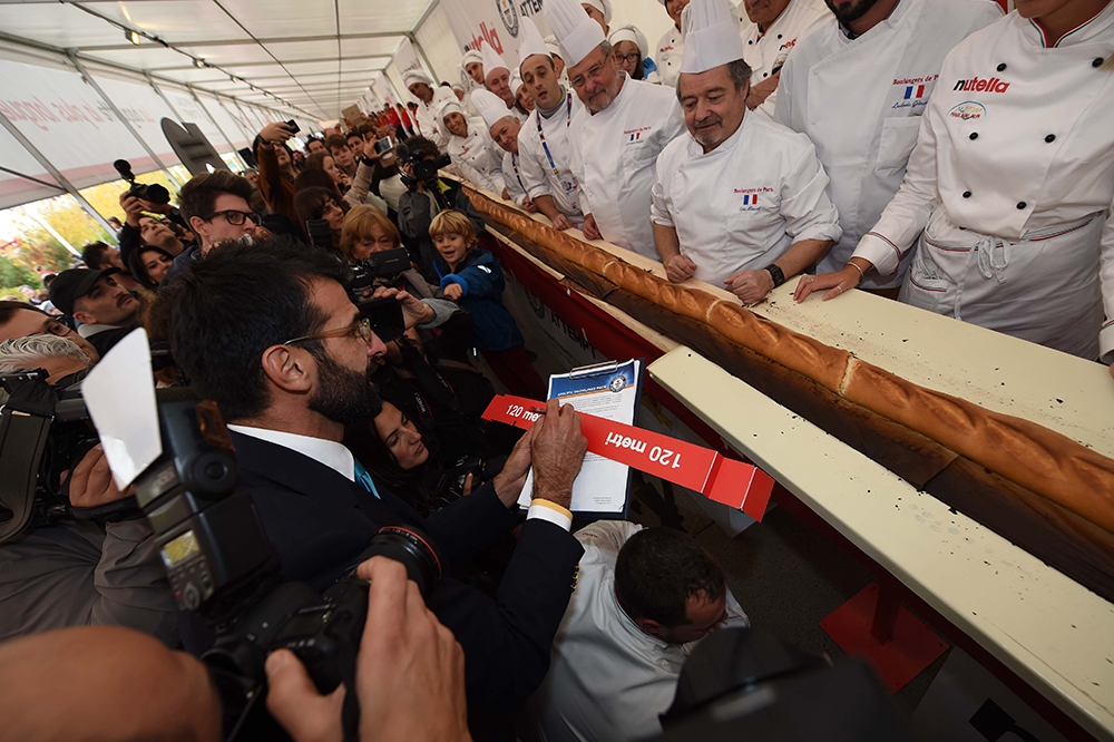 Du Nutella, 120 mètres de baguette et un record du monde plus-tard