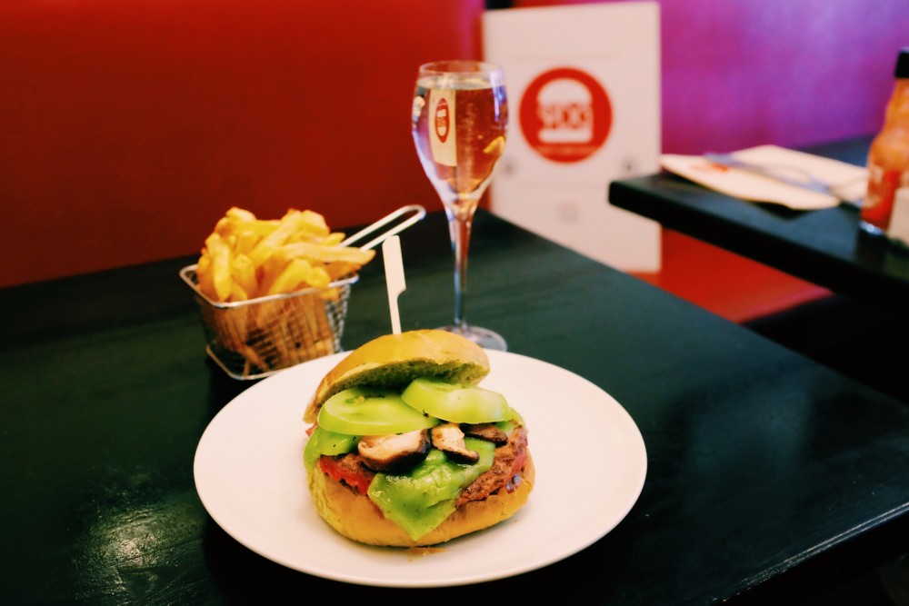 Burger x Champagne, des burgers & du champagne par FASTANDFOOD