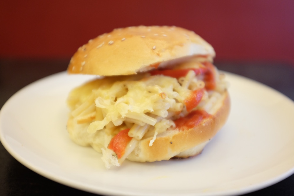 Pretty Damn Good lance le Mac & Cheese Burger