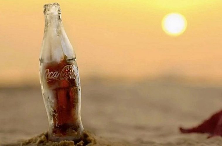 Coca-Cola crée une bouteille entièrement faite de glace