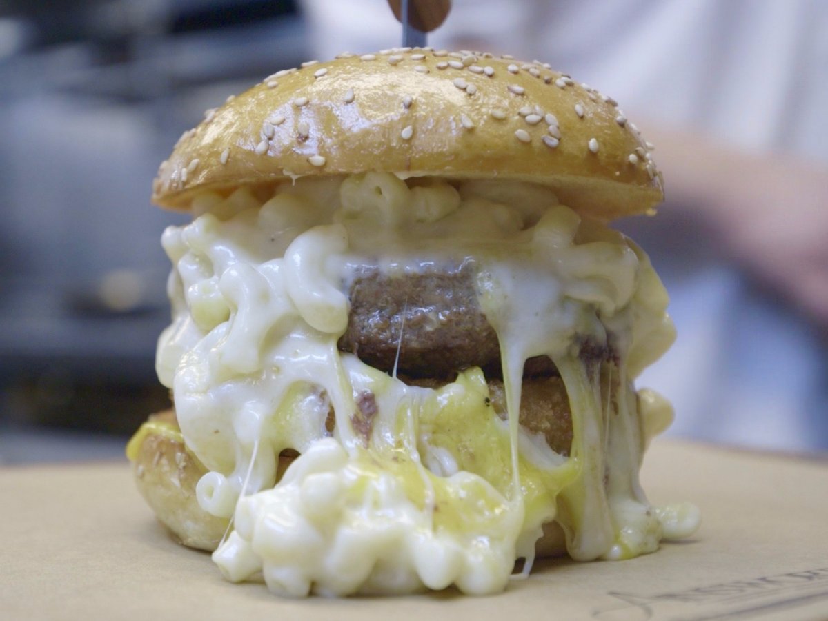 mac and cheese burger