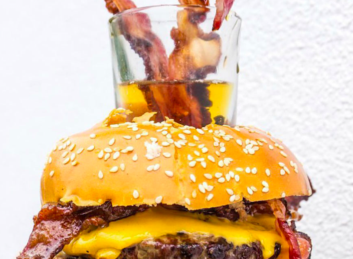 Découvrez le Bourbon Bagel Cheeseburger !