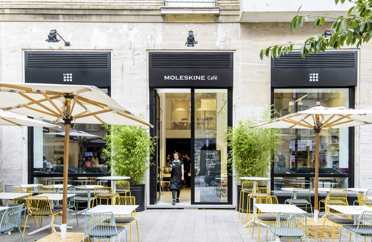 Moleskine ouvre un café bibliothèque à Milan