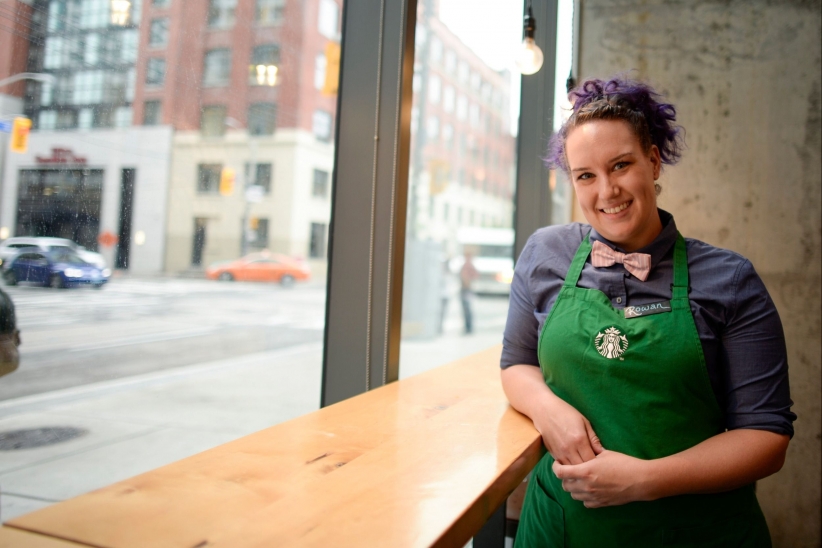 Starbucks relooke le dress code de ses employés