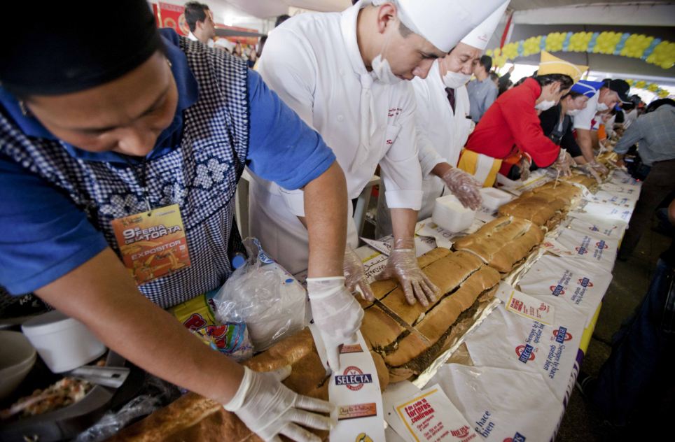 Le Mexique bat le record du sandwich « torta » le plus long