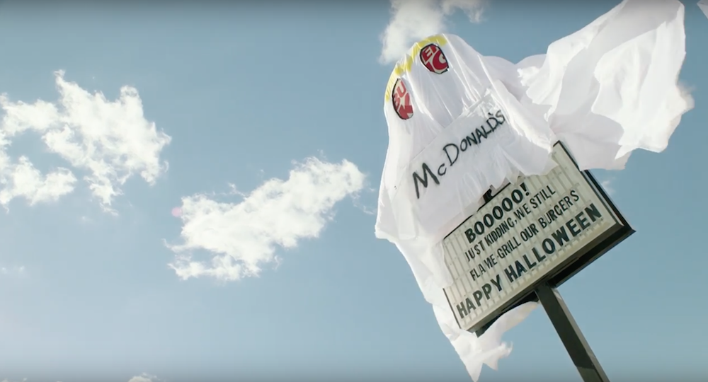 Un restaurant Burger King se déguise en fantôme McDonald’s pour Halloween