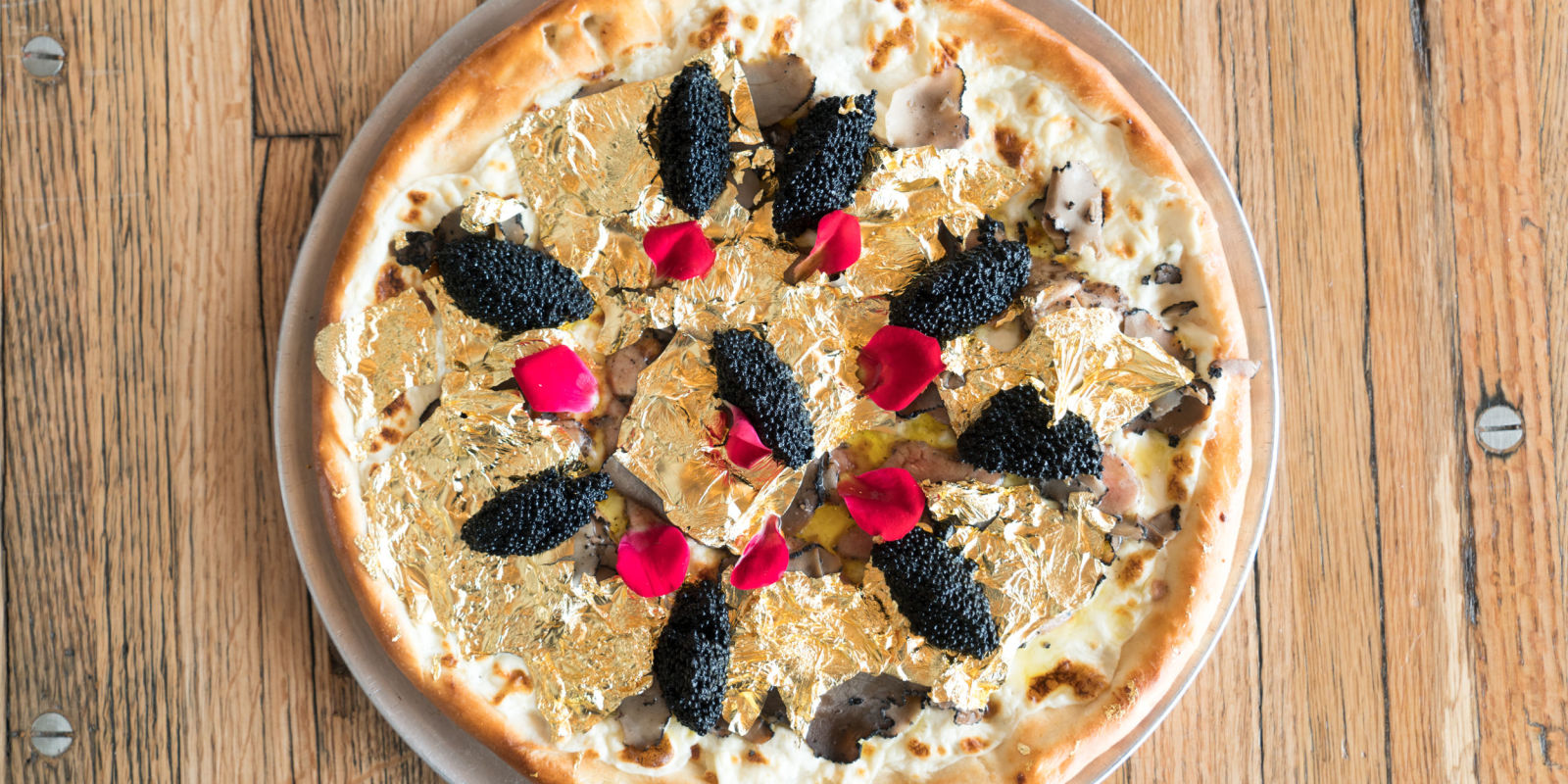 Une pizza à 2000 dollars avec du caviar, de la truffe et du foie gras