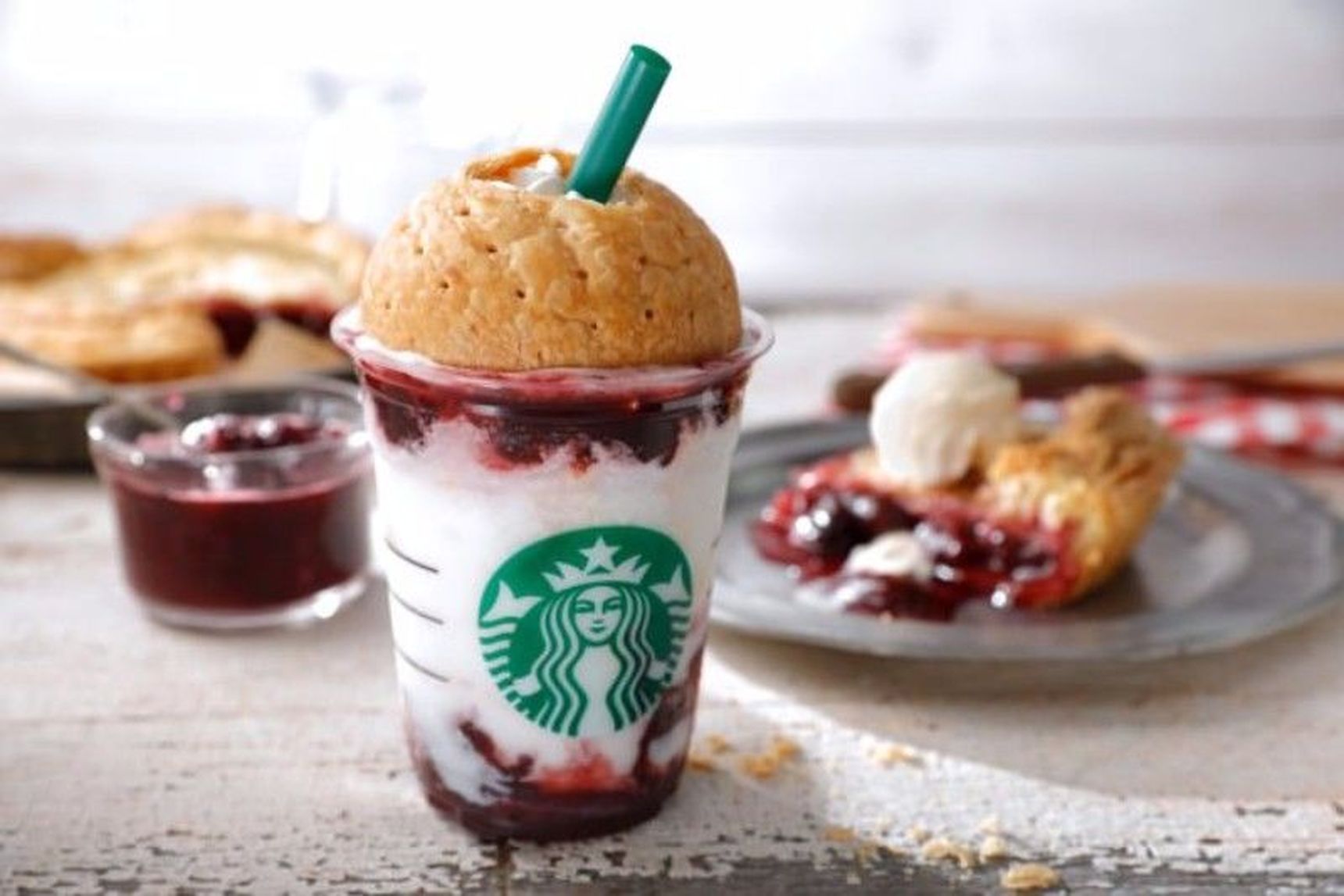 Starbucks lance un Frappuccino avec un dome en cake