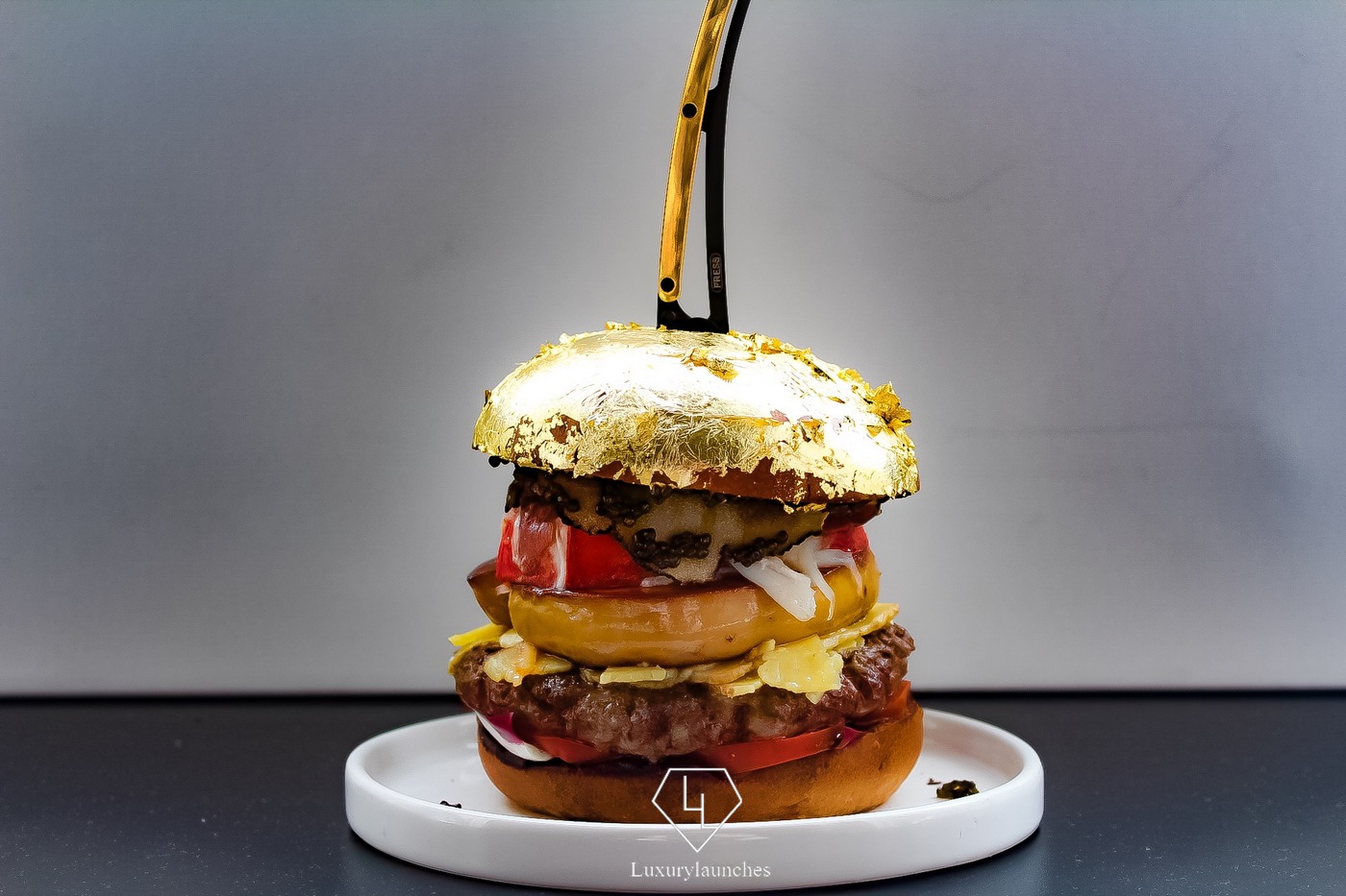 Le burger le plus cher au monde est recouvert d’OR !