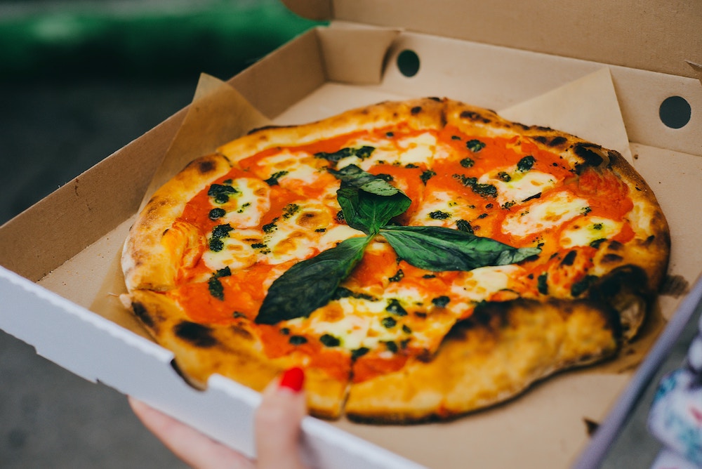 La pizza burger frites de 60cm de Pizza Barn aux Etats-Unis